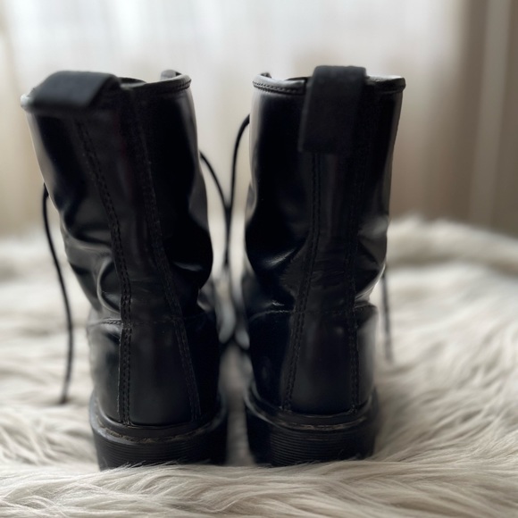 Dr. Martens 8-Hole Monochrome Black Vintage - Picture 6 of 9
